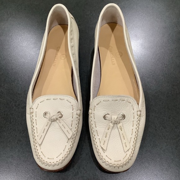 Cole Haan Pebbled Leather Mini Heel Moccasins Bow Grommet Contrast Stitch Bone - Picture 2 of 13